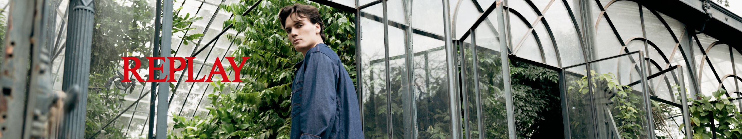 Werbeanzeige der Marke REPLAY